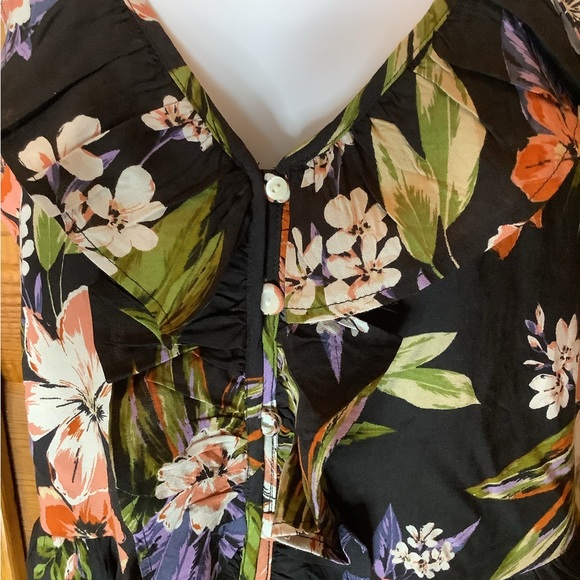 Patrons of peace sleeveless top - Picture 8 of 10